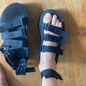 Teva platforms size 7